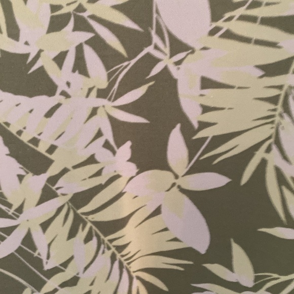 Beautiful summer Pull over TOP M $20 - Picture 3 of 4